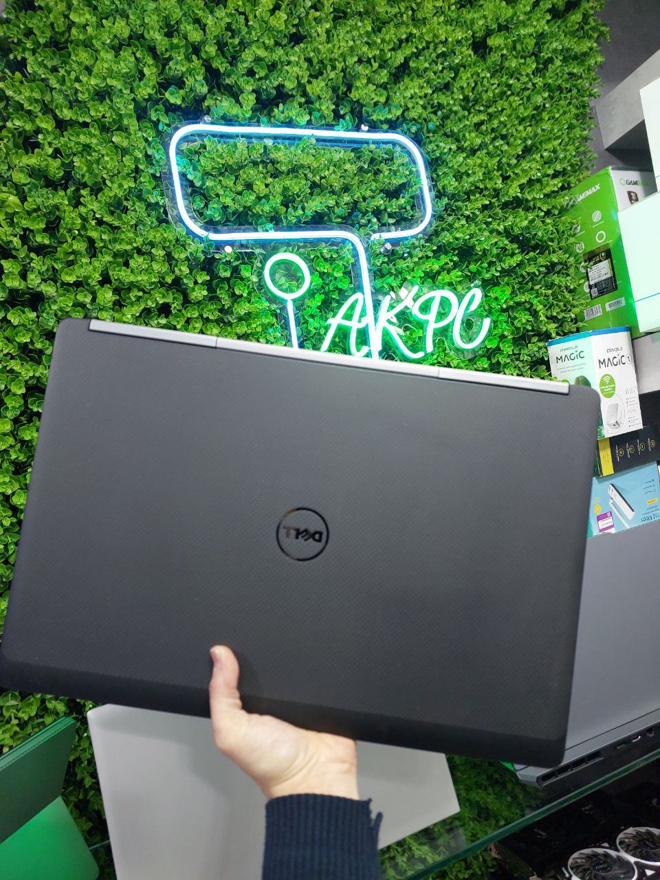 photo_۲۰۲۵-۰۱-۰۵_۲۱-۰۴-۴۰ (2) Dell Precision 7720 i7-7820HQ/32/512+1TB/4